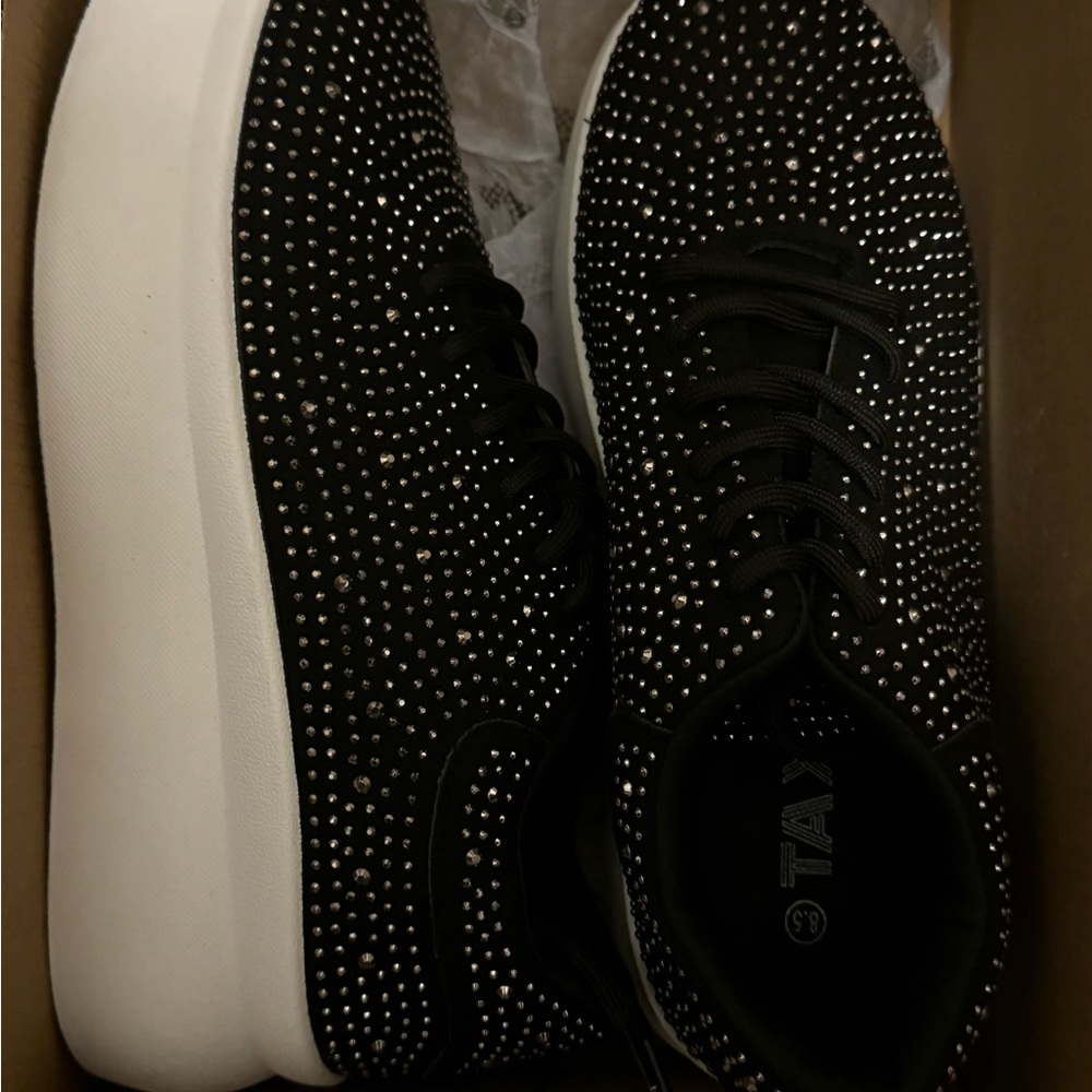 Sparkling Women’s Sneaker New